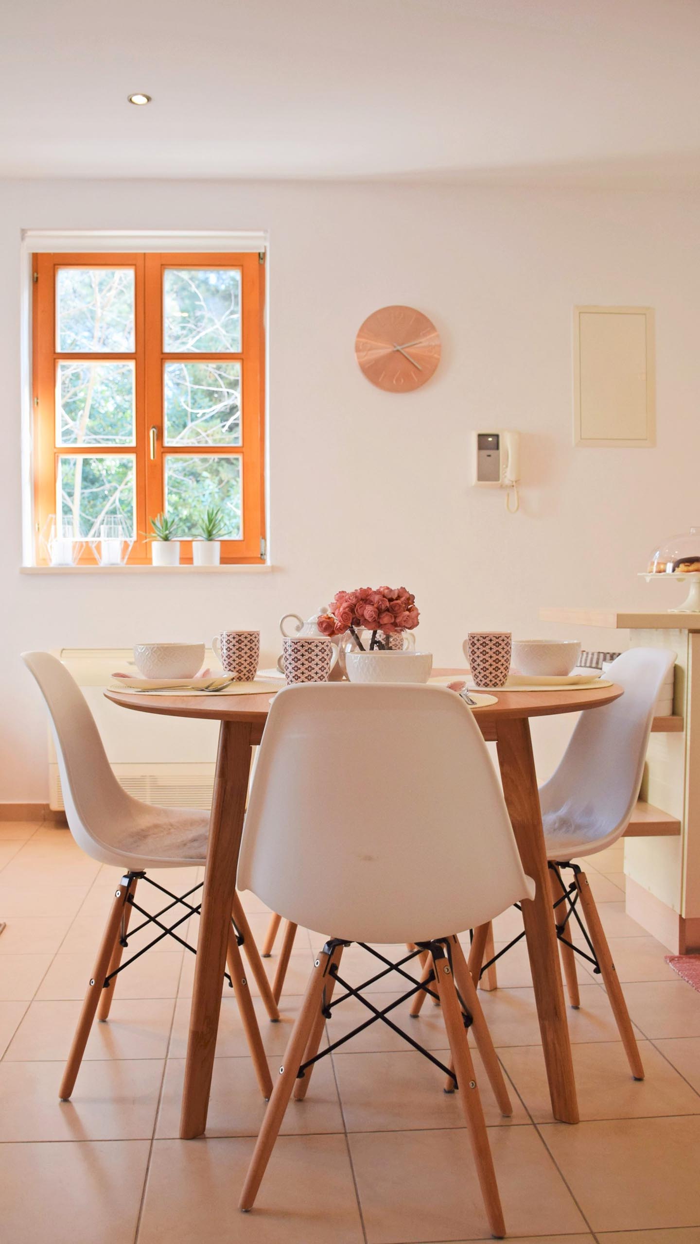 Simple Interior Decoration