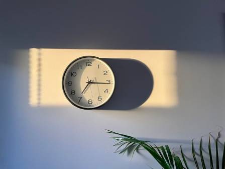 Best Minimalist Wall Clocks for Modern Homes
