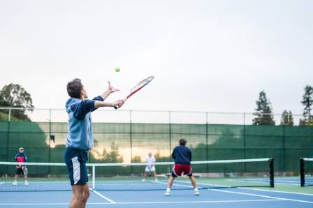 7 Amazing Benefits of Playing Tennis